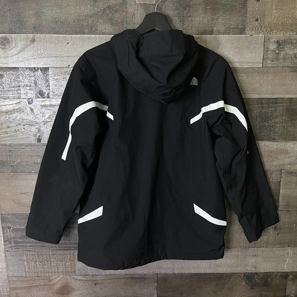 SOLD The North Face Boys Rain Jacket Large - Picture 2 of 3